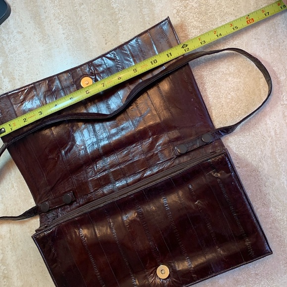 GENUINE EEL Brown Flap Clutch, 2 sections, pockets, detachable strap. Pristine! - Picture 15 of 17